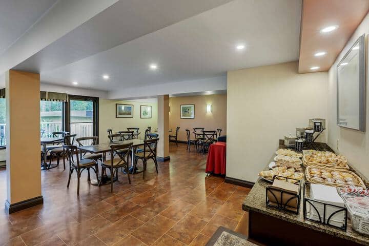 Breakfast area